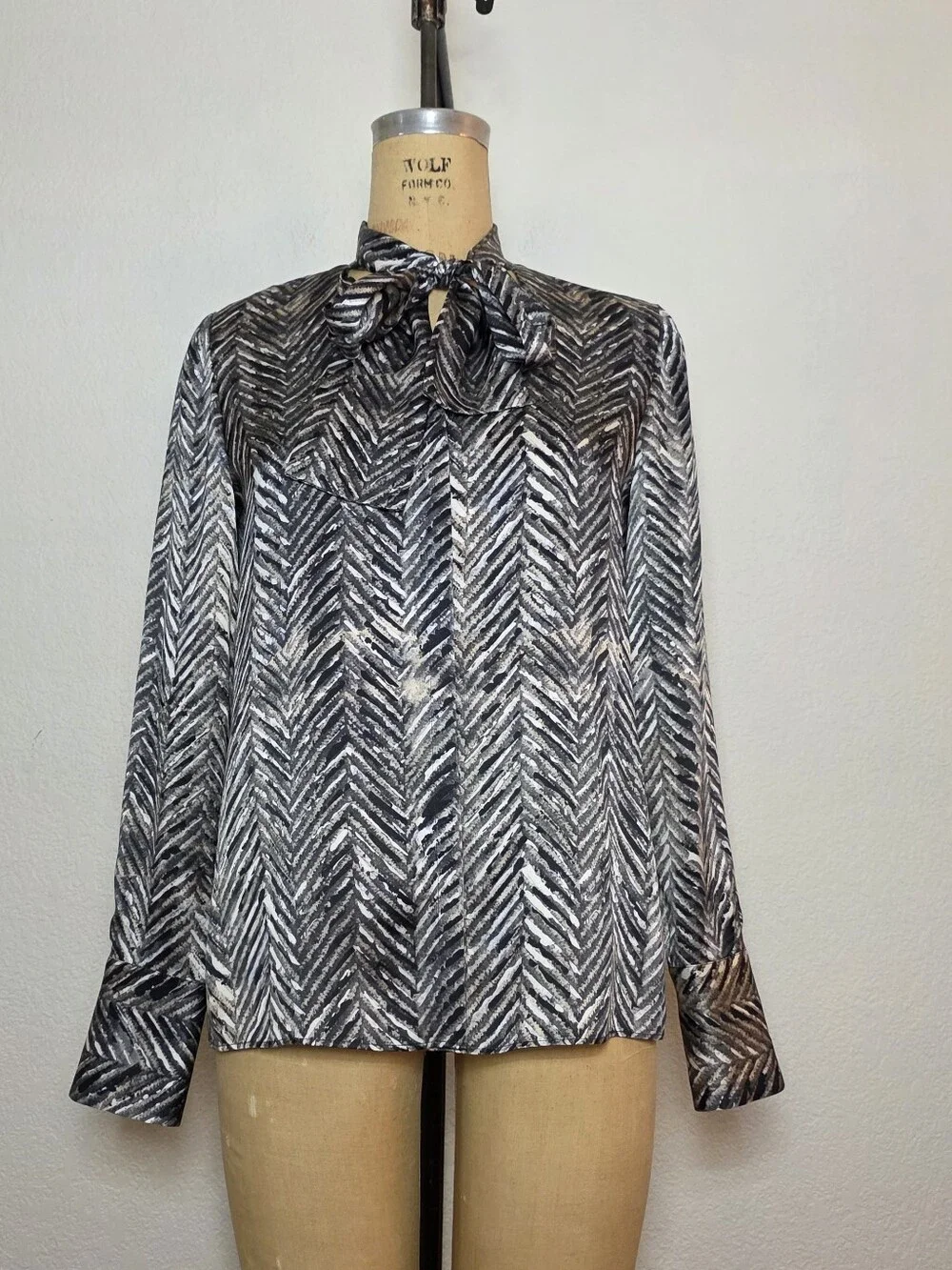 Lafayette 148 Gray Silk Print Bow Long Sleeve Button-Up Blouse - Picture 3 of 7